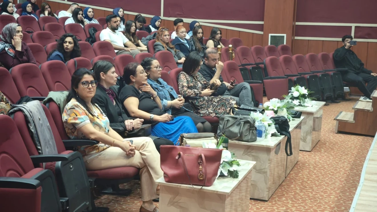 UMUDA DOKUNAN ELLER (HEMŞİRELİK VE MEME KANSERİ DENEYİMİ)
